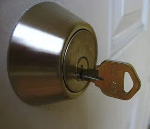 Locksmith Master Shop Arlington, VA 703-574-6800 Locksmith Master Shop Arlington, VA 703-574-6800 - 13-Key-Broke-In-Lock